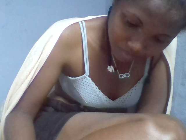 Rema-2 live cam on BongaCams