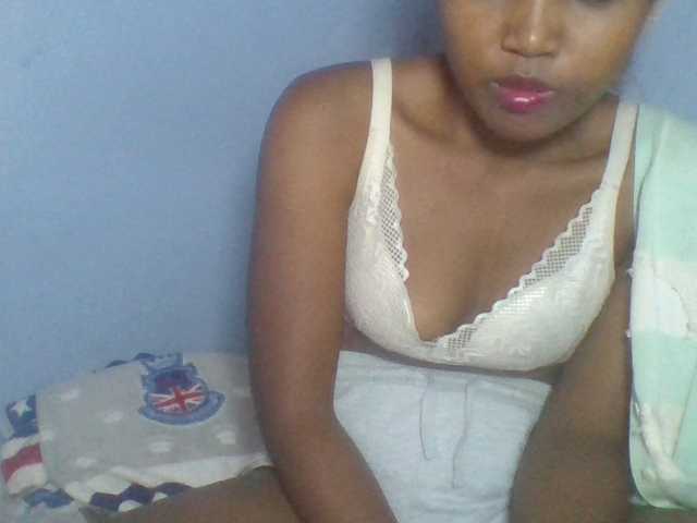 Rema-2 live cam on BongaCams