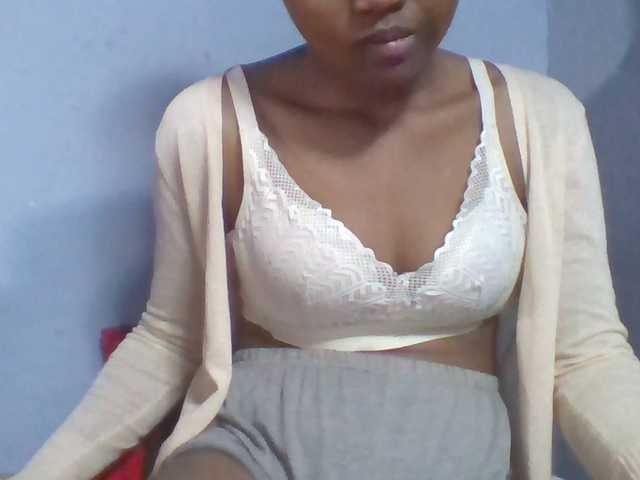 Rema-2 live cam on BongaCams