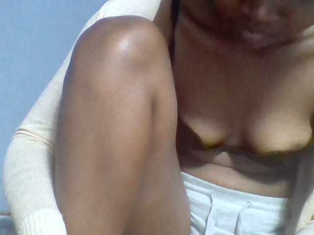 Rema-2 live cam on BongaCams