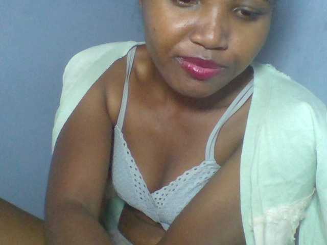 Rema-2 live cam on BongaCams
