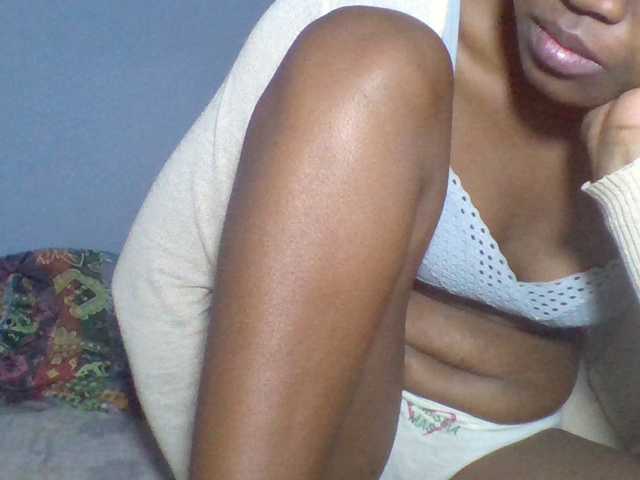 Rema-2 live cam on BongaCams