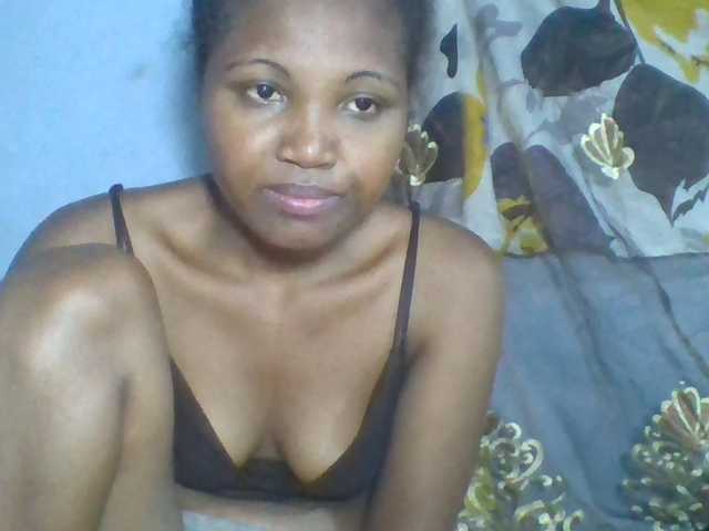 Rema-2 live cam on BongaCams