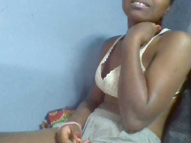 Rema-2 live cam on BongaCams