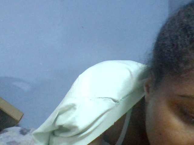 Rema-2 live cam on BongaCams