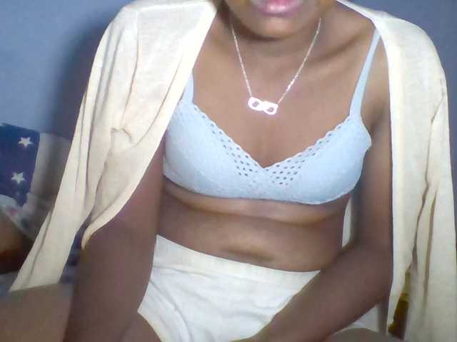 Rema-2 live cam on BongaCams