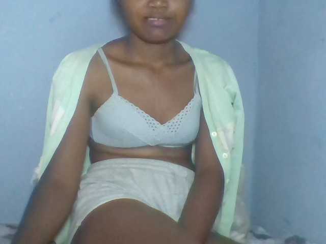Rema-2 live cam on BongaCams