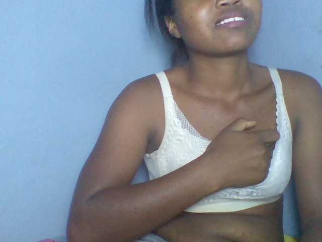 Rema-2 live cam on BongaCams