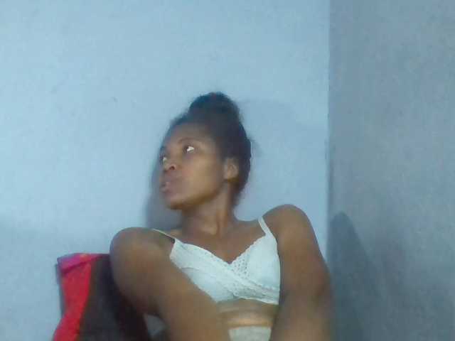 Rema-2 live cam on BongaCams