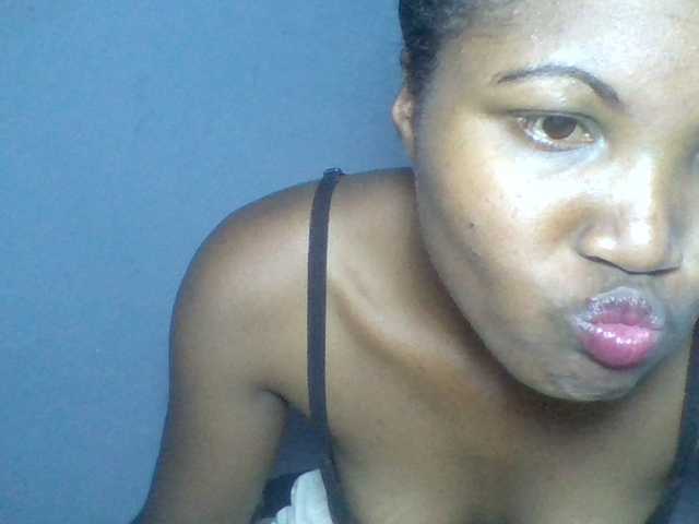 Rema-2 live cam on BongaCams