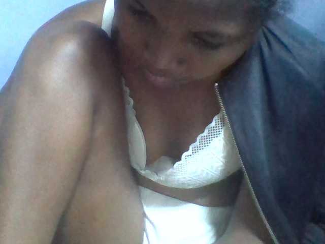 Rema-2 live cam on BongaCams