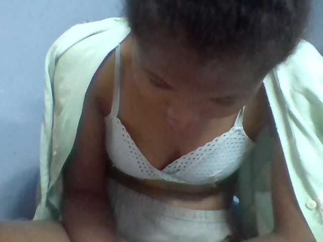Rema-2 live cam on BongaCams