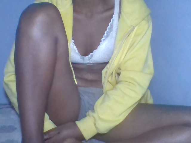 Rema-2 live cam on BongaCams