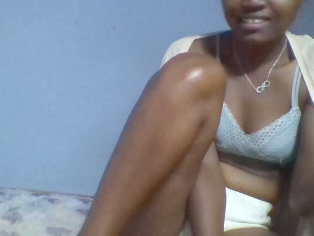 Rema-2 live cam on BongaCams