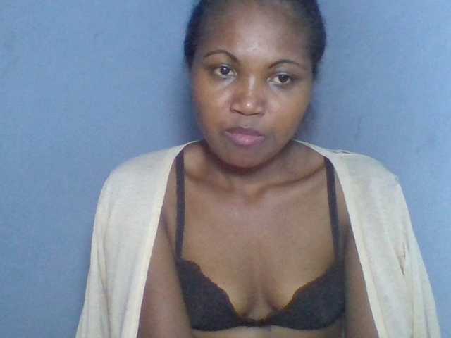 Rema-2 live cam on BongaCams