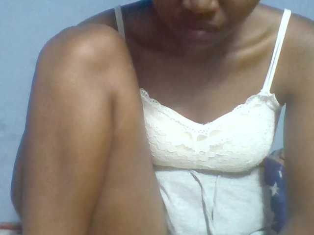 Rema-2 live cam on BongaCams