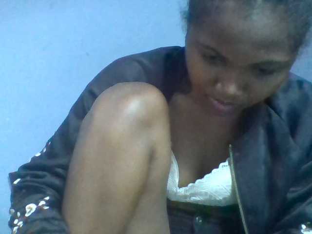 Rema-2 live cam on BongaCams