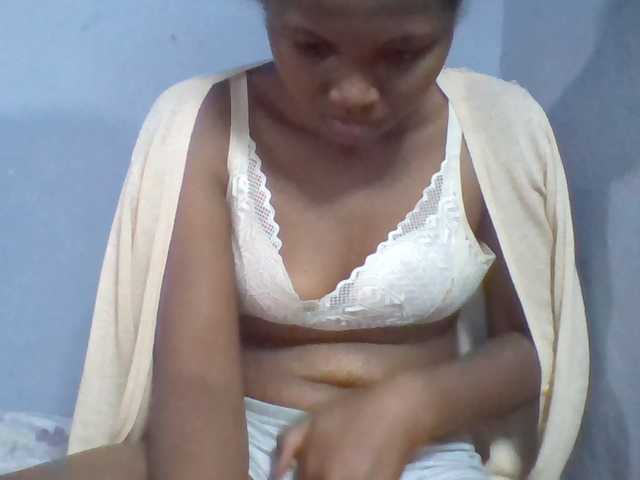 Rema-2 live cam on BongaCams