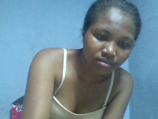 Rema-2 live cam on BongaCams