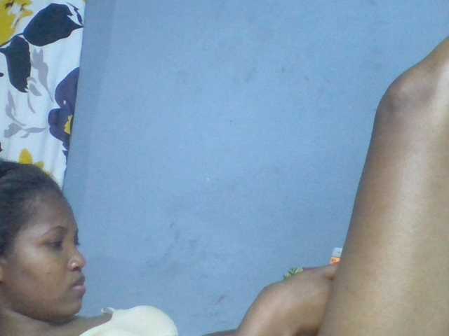 Rema-2 live cam on BongaCams