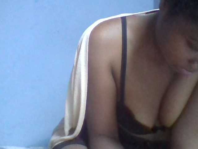 Rema-2 live cam on BongaCams