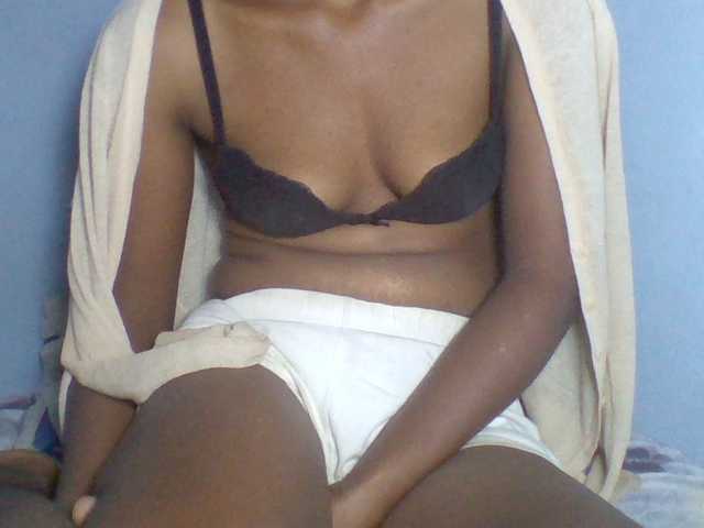 Rema-2 live cam on BongaCams
