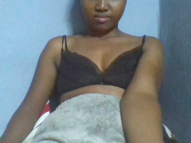 Rema-2 live cam on BongaCams