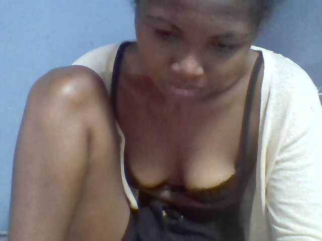 Rema-2 live cam on BongaCams