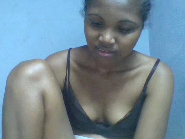 Rema-2 live cam on BongaCams