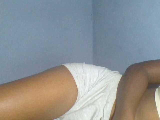 Rema-2 live cam on BongaCams