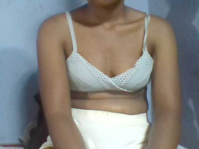 Rema-2 — live female cam