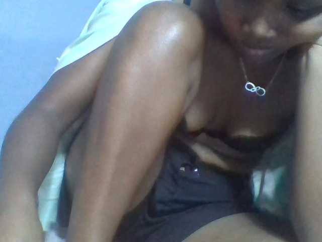 Rema-2 live cam on BongaCams