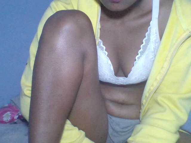 Rema-2 live cam on BongaCams