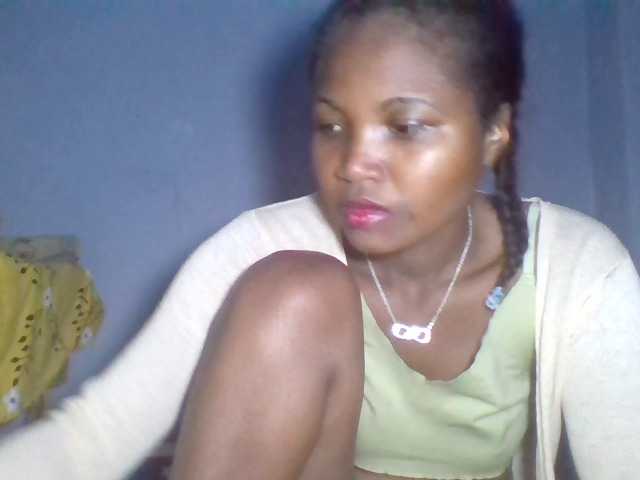 Rema-2 live cam on BongaCams