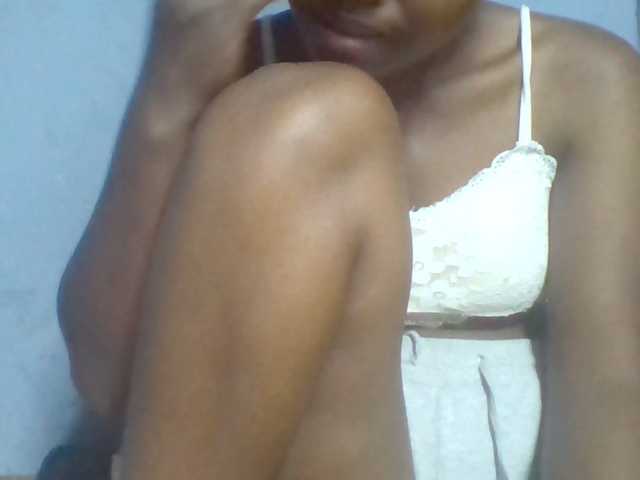 Rema-2 live cam on BongaCams
