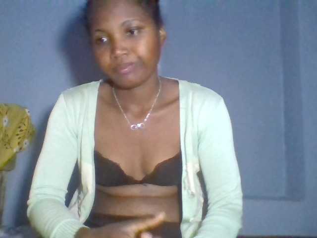 Rema-2 live cam on BongaCams