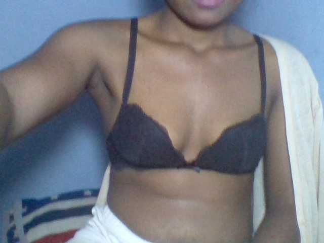 Rema-2 live cam on BongaCams