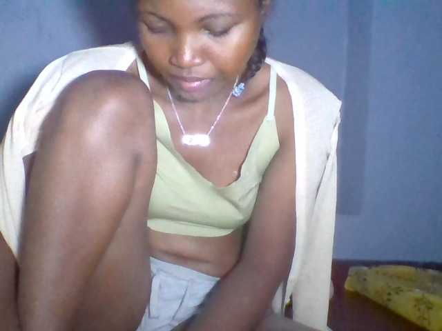Rema-2 live cam on BongaCams