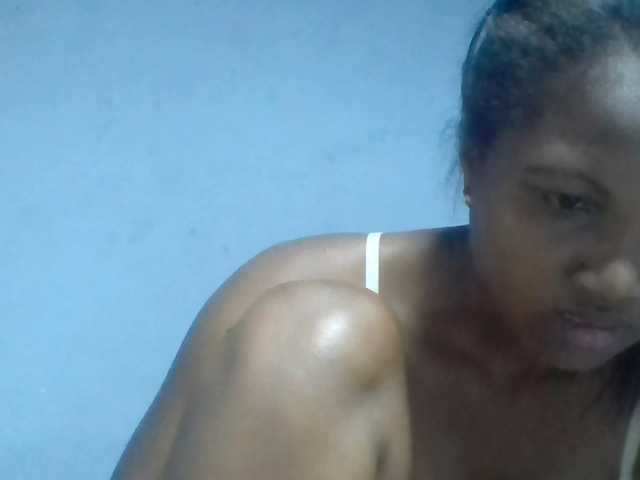 Rema-2 live cam on BongaCams