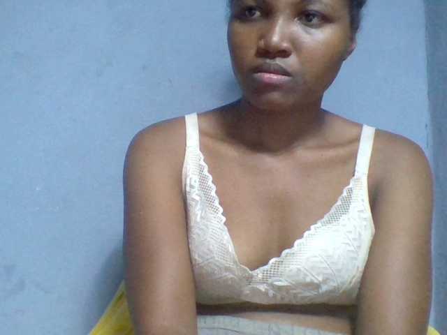 Rema-2 live cam on BongaCams
