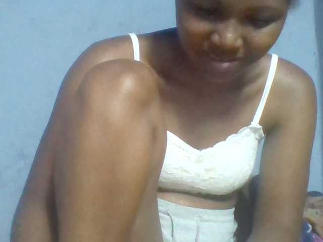 Rema-2 live cam on BongaCams
