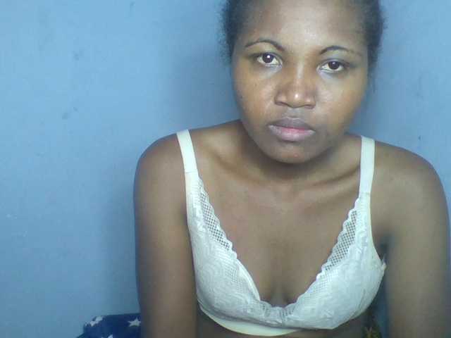 Rema-2 live cam on BongaCams