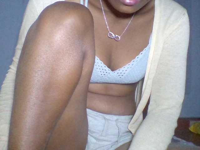 Rema-2 live cam on BongaCams