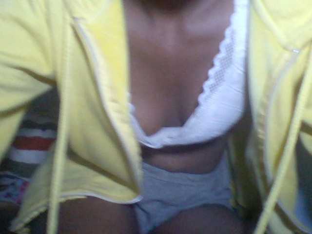 Rema-2 live cam on BongaCams