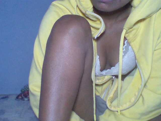 Rema-2 live cam on BongaCams
