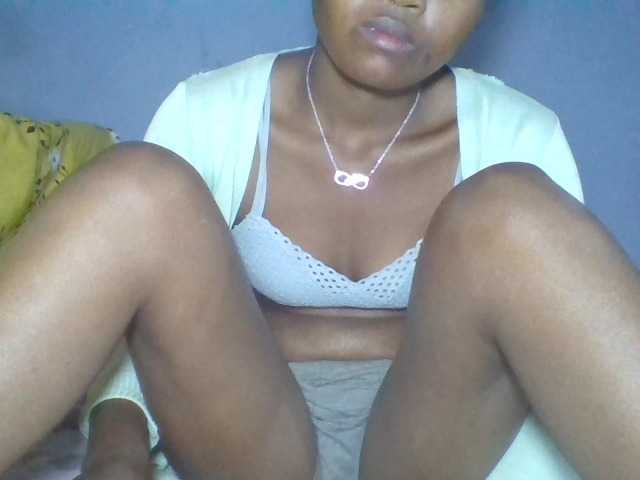 Rema-2 live cam on BongaCams