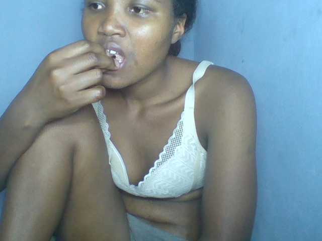 Rema-2 live webcam show