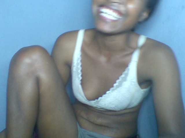 Rema-2 live cam on BongaCams