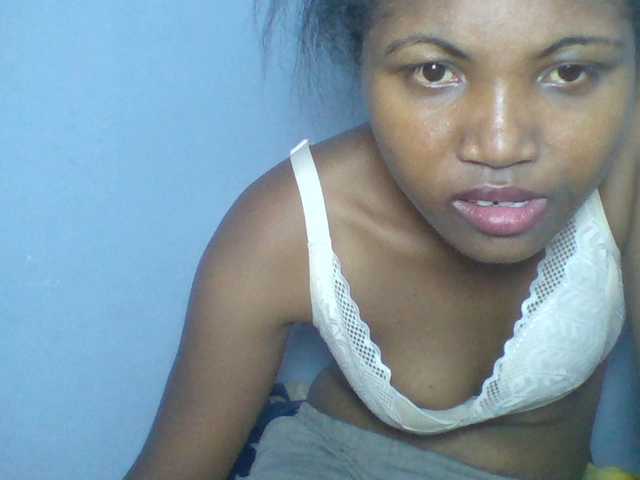 Rema-2 live webcam show