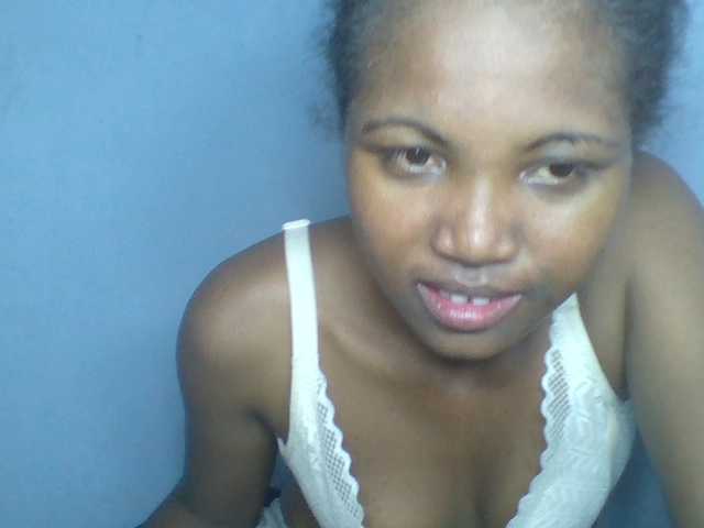 Rema-2 live webcam show